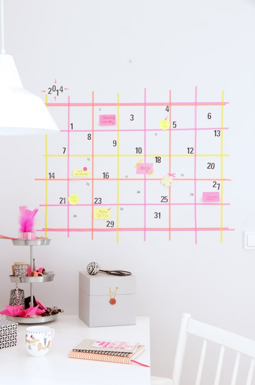 washi tape calendar from http://www.ohhhmhhh.de/ein-wandkalender-aus-masking-tape-aber-erstmal-hello-again-frohes-neues-jahr/