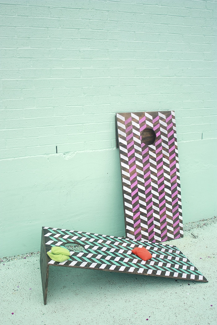 DIY Cornhole boards that are collapsible and lightweight! // Amber-Oliver.com