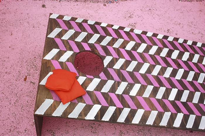 DIY Cornhole boards that are collapsible and lightweight! // Amber-Oliver.com