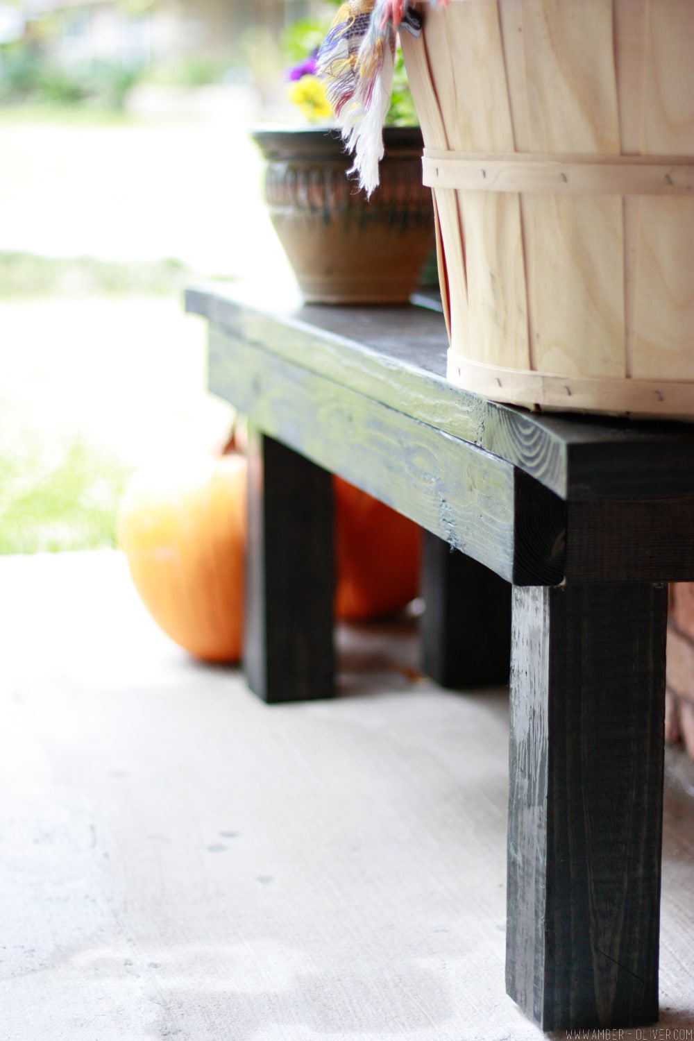 DIY Bench (free cut list!) - Quick and easy build for extra seating in your home or porch
