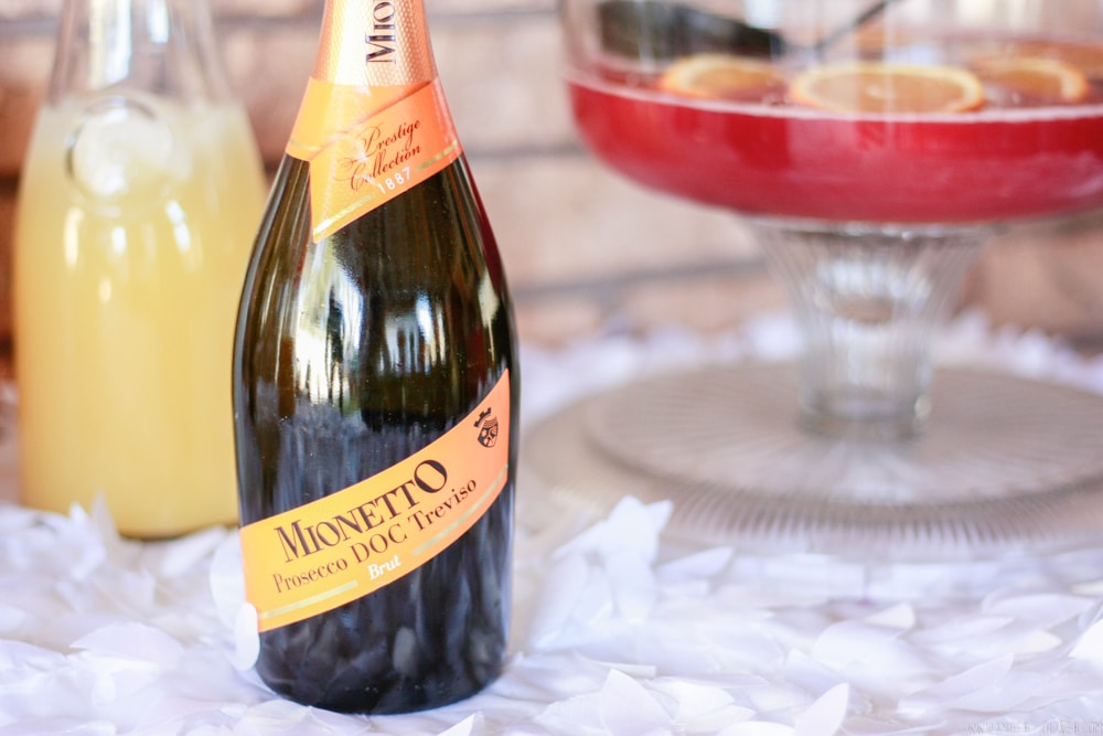 Holiday Prosecco Punch - yummy 3 ingredient punch using Mionetto Prosecco! #ad