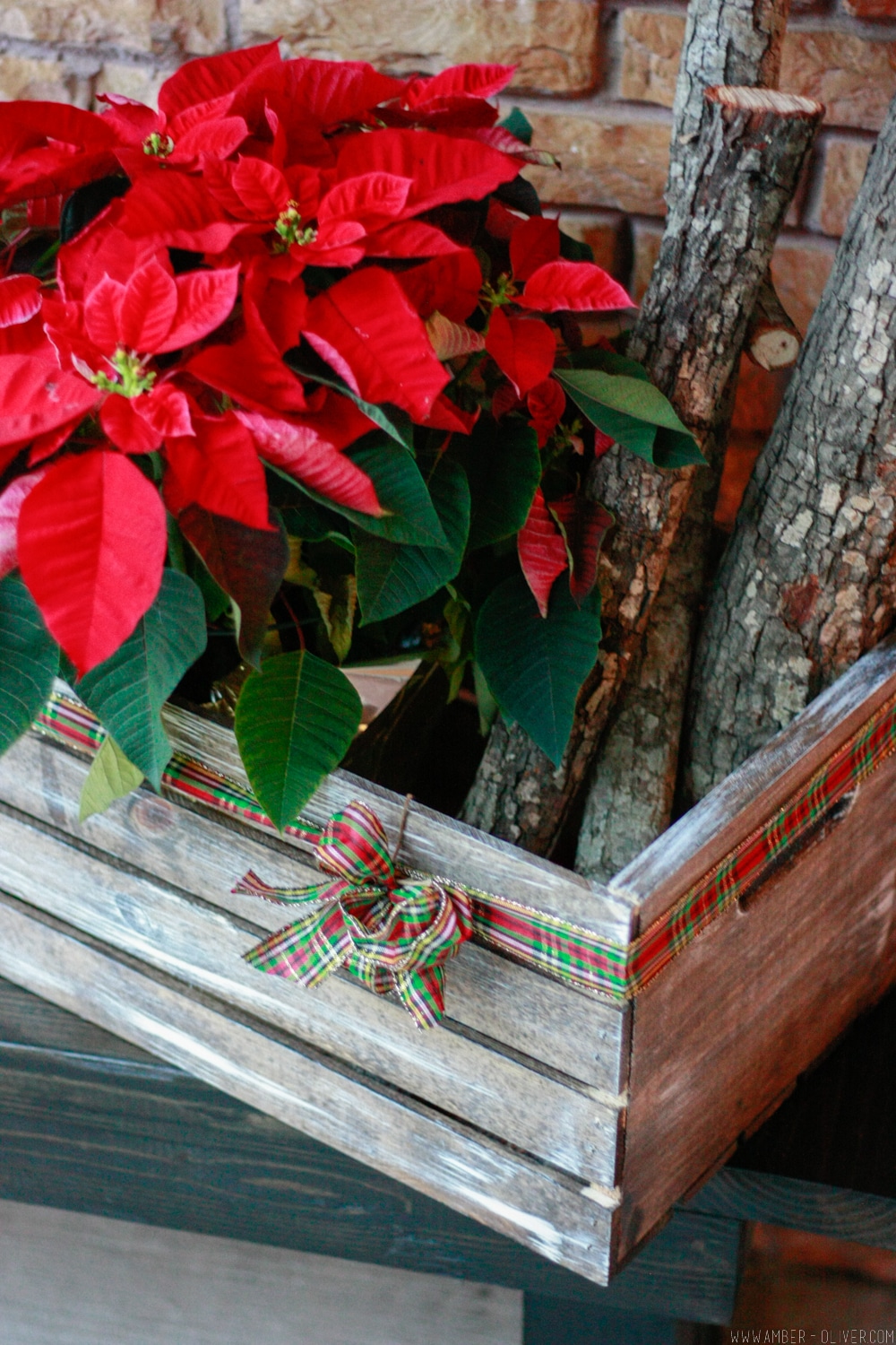 DIY Christmas crate - how to create weather and distressed wood