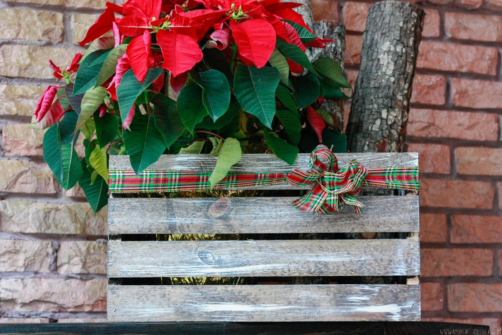 DIY Christmas crate - how to create weather and distressed wood