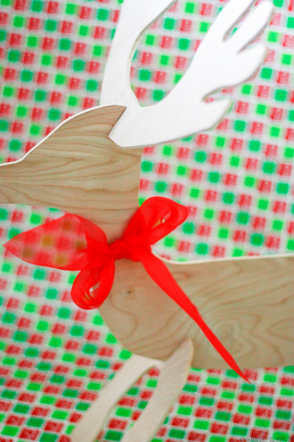 DIY Reindeer cut out - how to use the scroll saw. Video and free printable! 