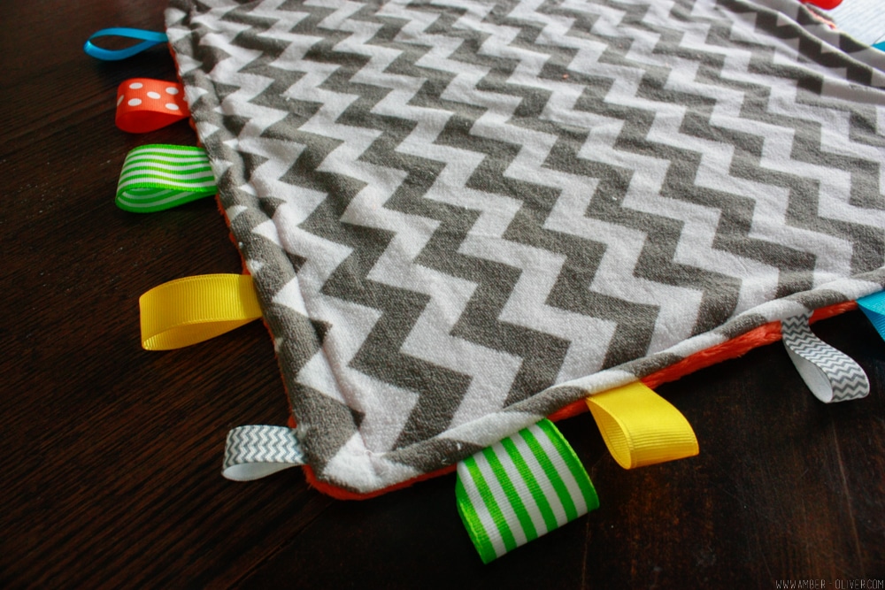 DIY Baby Blanket - How to make a DIY Taggie Blanket