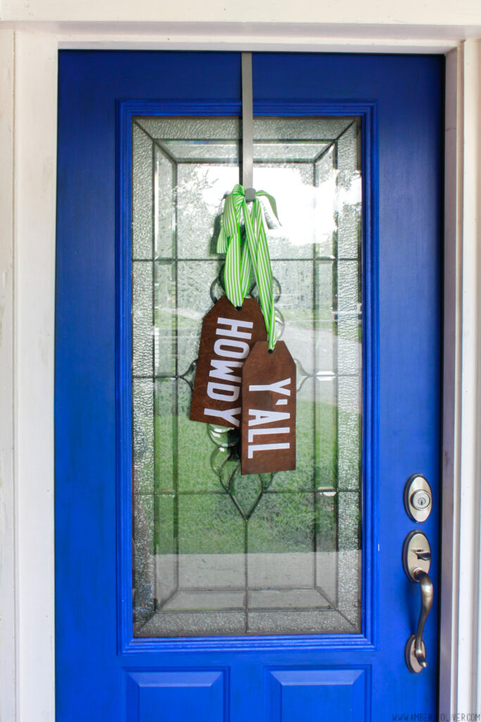 DIY Door Hangers - Make your own wooden door hangers!