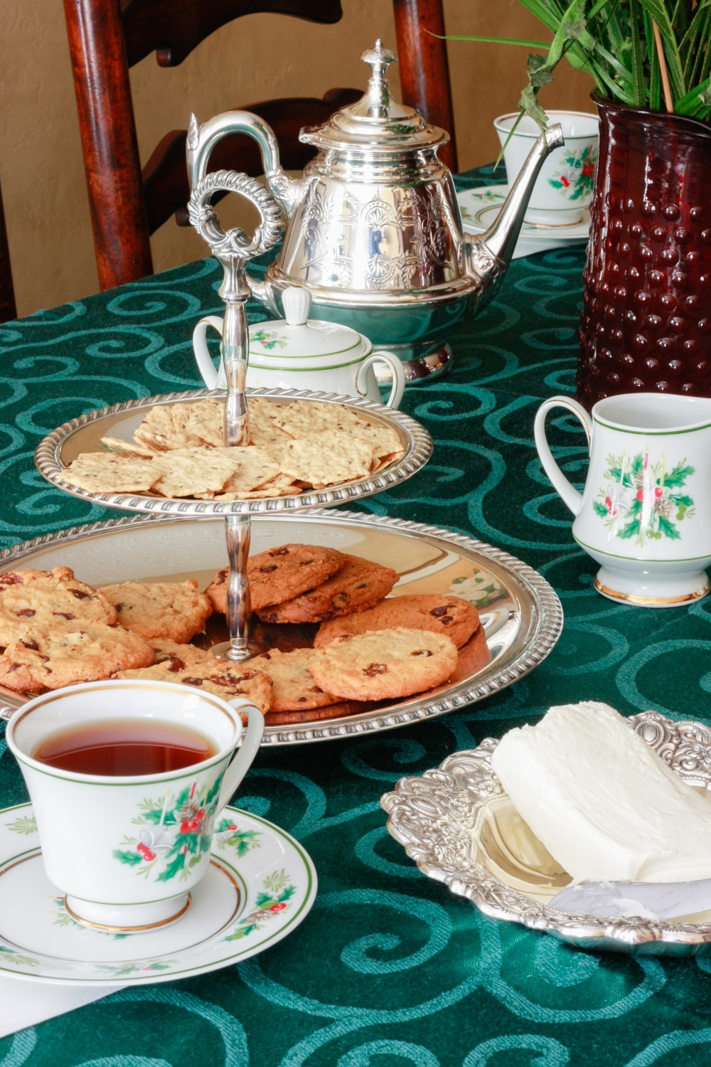 Hosting a Holiday Tea Party with Milo's Tea 