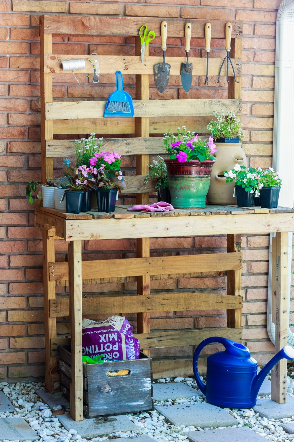 DIY Potting Bench made from pallets