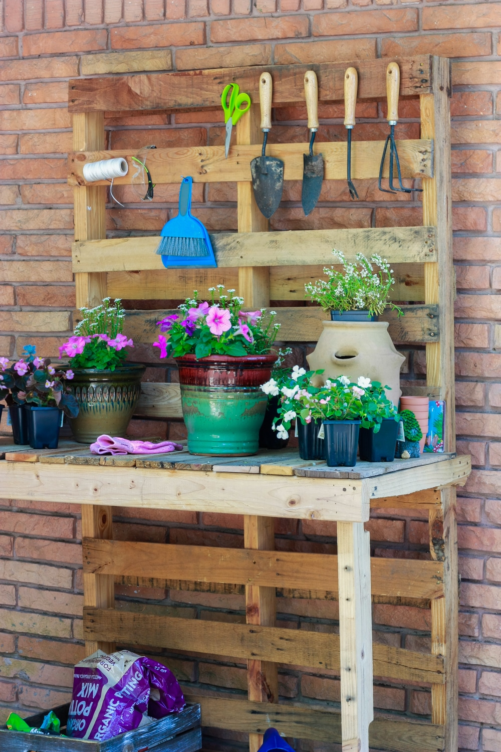 DIY Potting Bench made from pallets