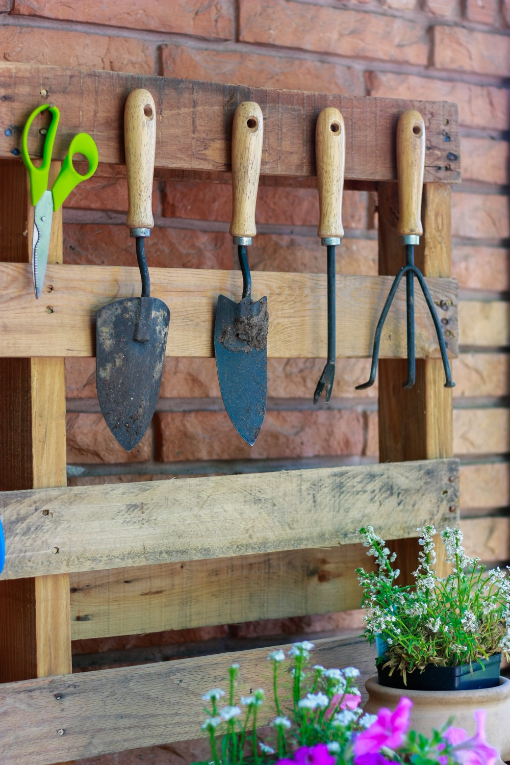 DIY Potting Bench made from pallets