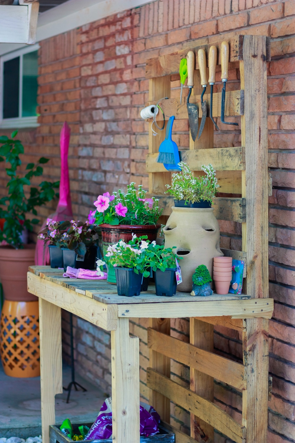 DIY Potting Bench made from pallets