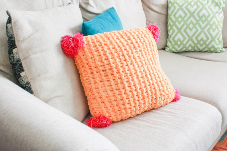 loop yarn pillow pattern