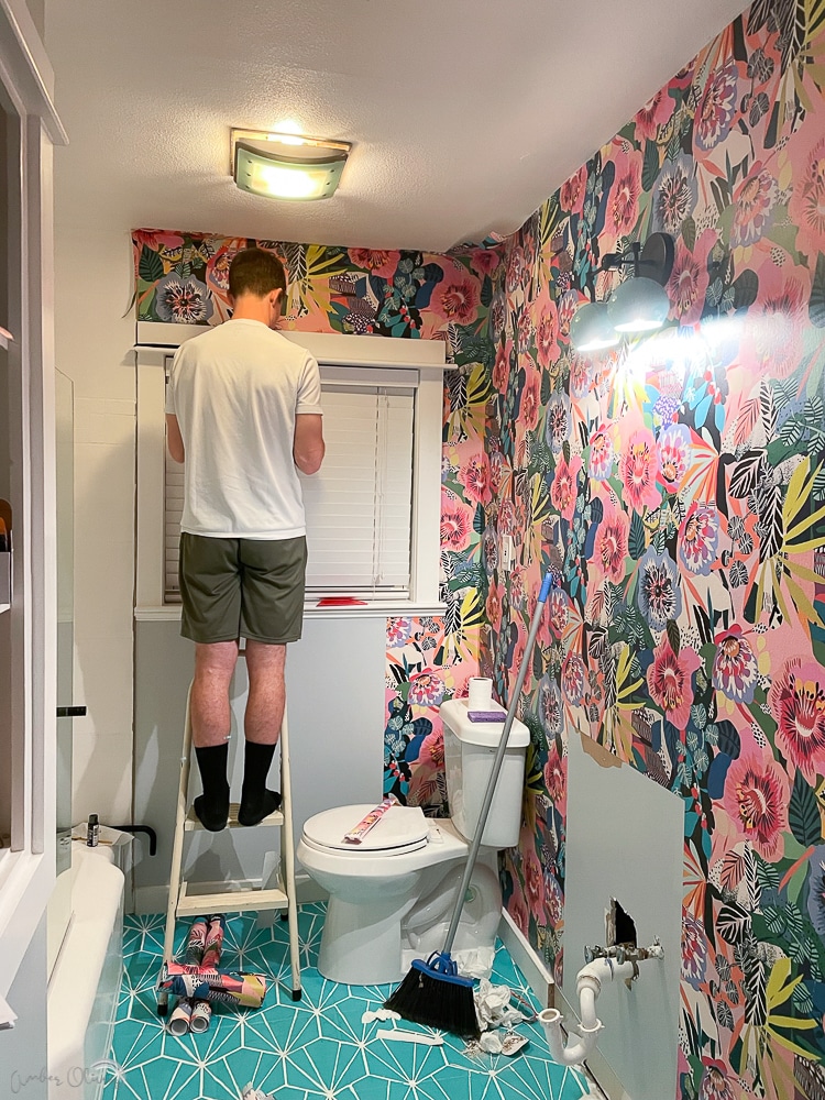 putting up bathroom wallpaper