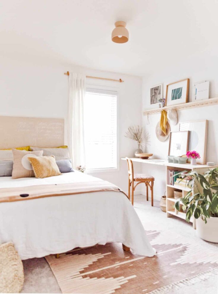 https://amber-oliver.com/wp-content/uploads/2022/09/earthy-modern-bedroom-office-make-it-home-bright-735x989.jpg