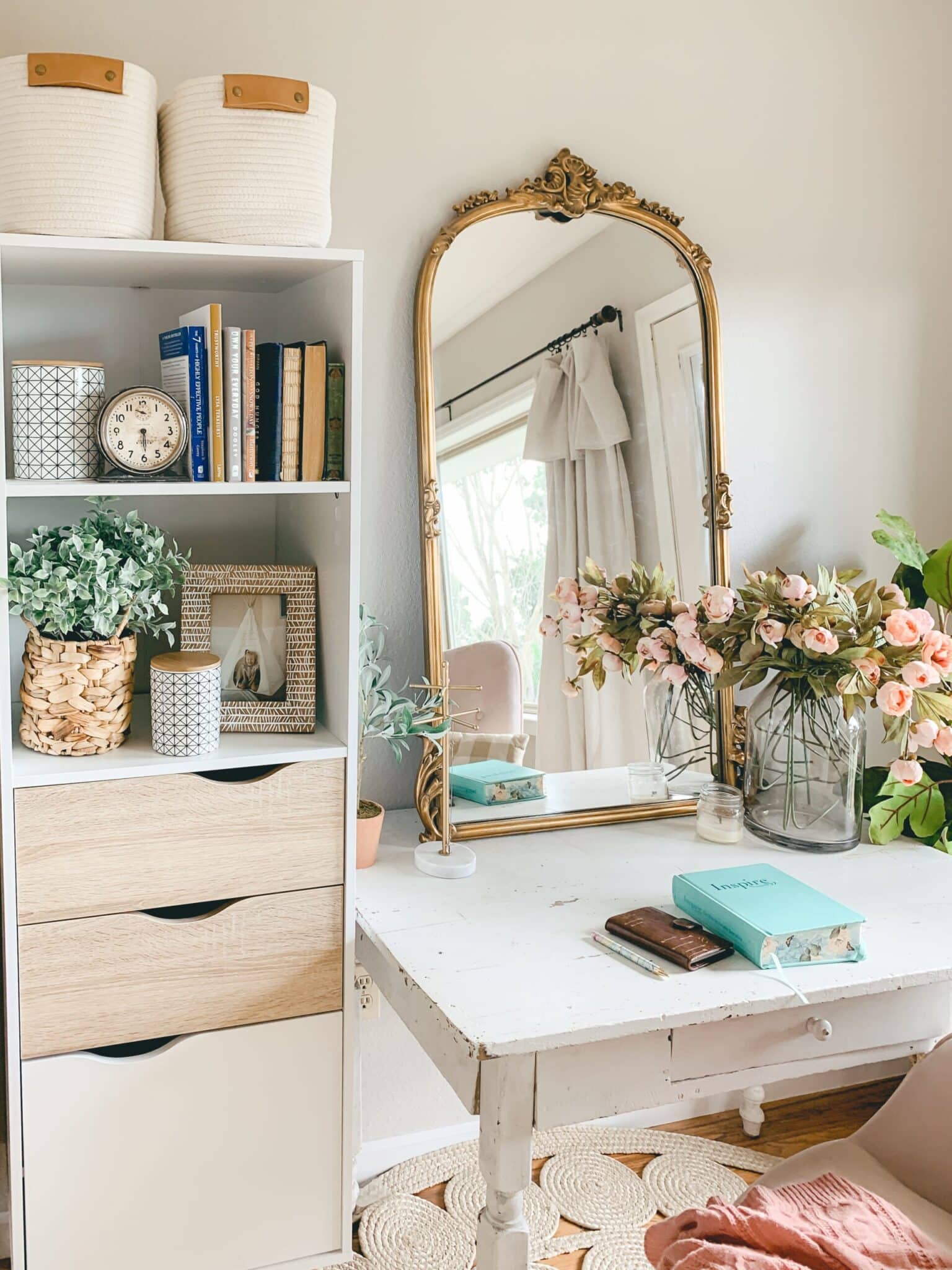 17 Must-See DIY Bedroom Vanity Ideas