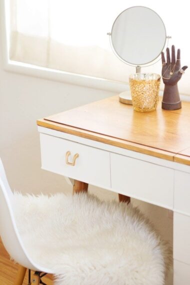 17 Must-See DIY Bedroom Vanity Ideas