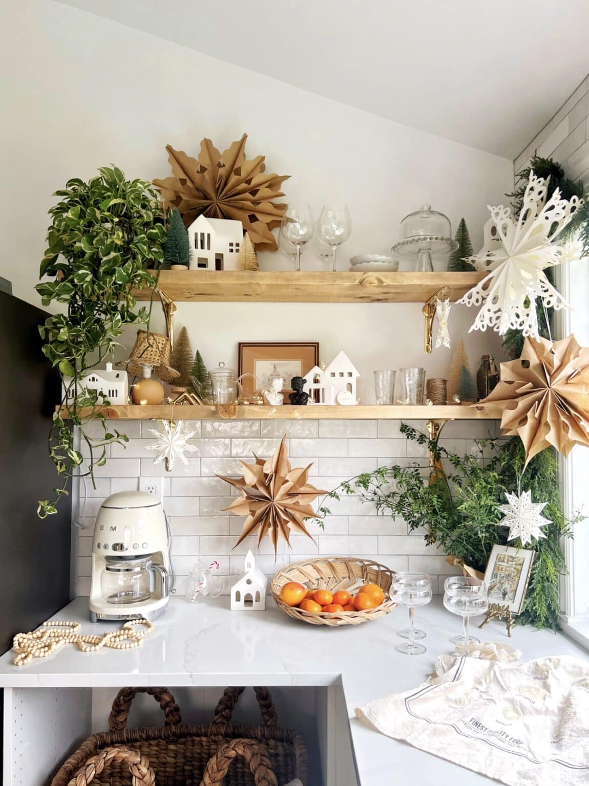 How to Decorate Floating Shelves in the Kitchen