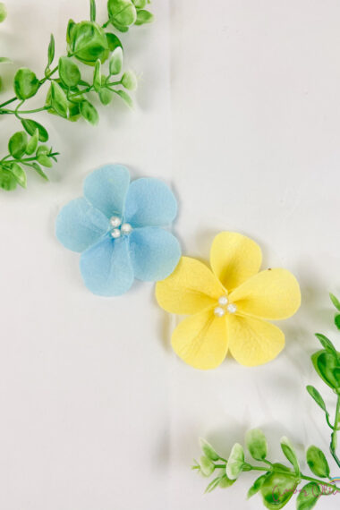 beautiful blue and yellow diy felt flowers