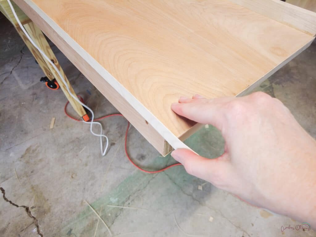 apply wood veneer or edge banding to plywood