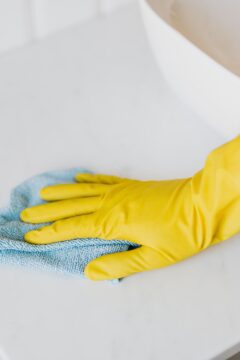 cleaning quartz in the bathroom